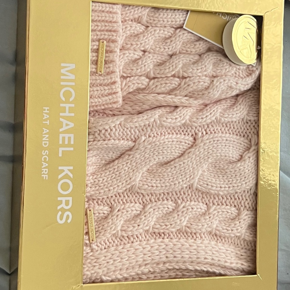 Micheal Kors knit scarf and hat set.
